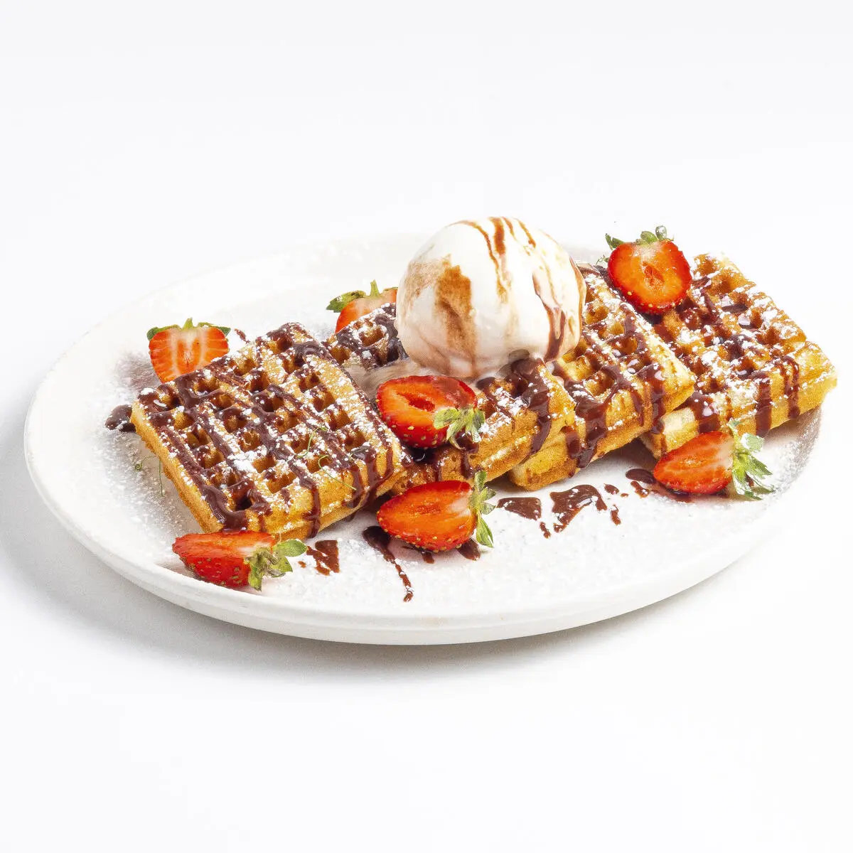 Бельгийские вафли со сливками  и шоколадом