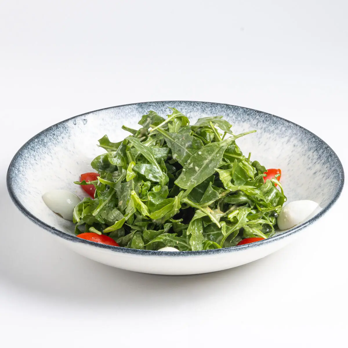 Салат с телячьим языком и рукколой