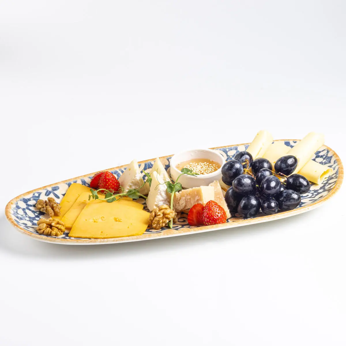 Ассорти из европейских сыров