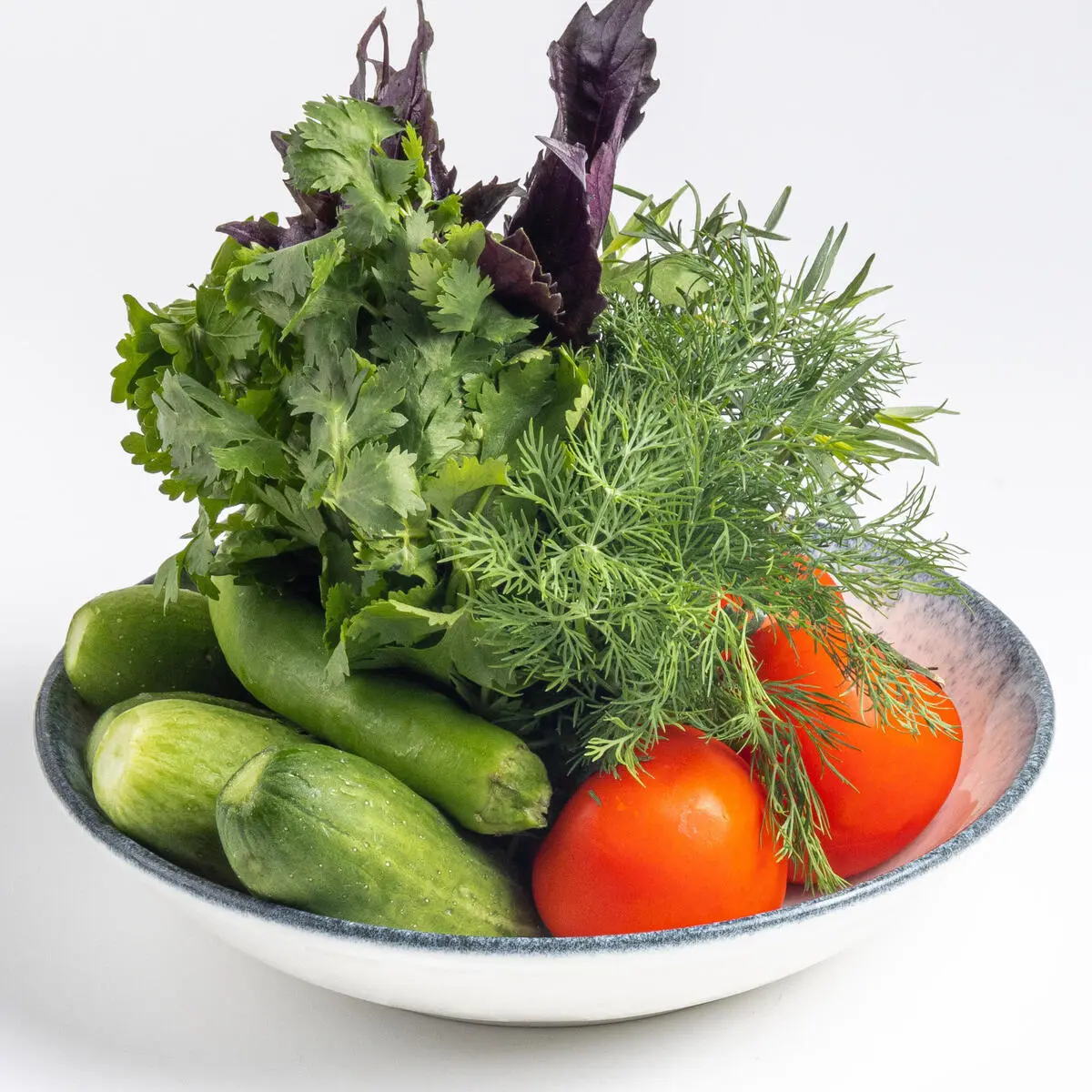 Ассорти из свежих овощей и зелени