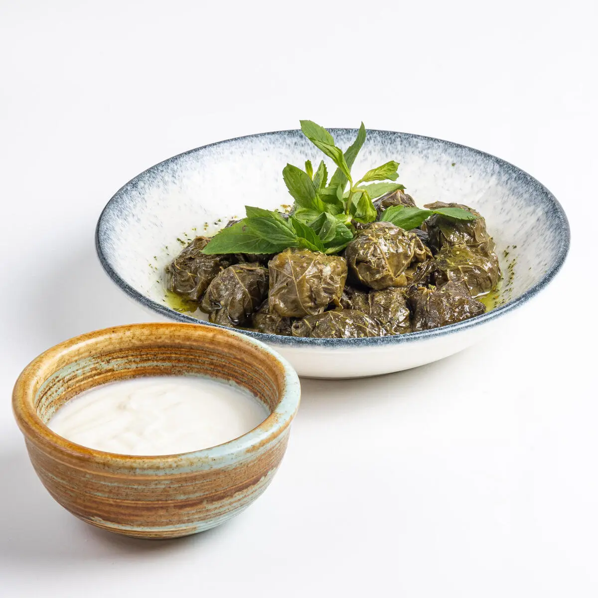 Долма из виноградных листьев