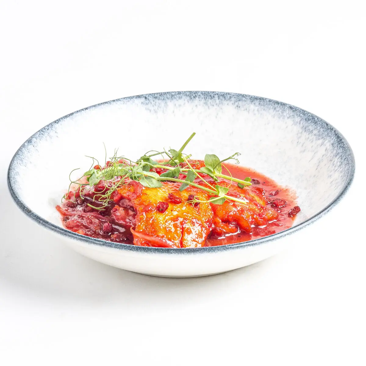 Осетрина с гранатом и луком