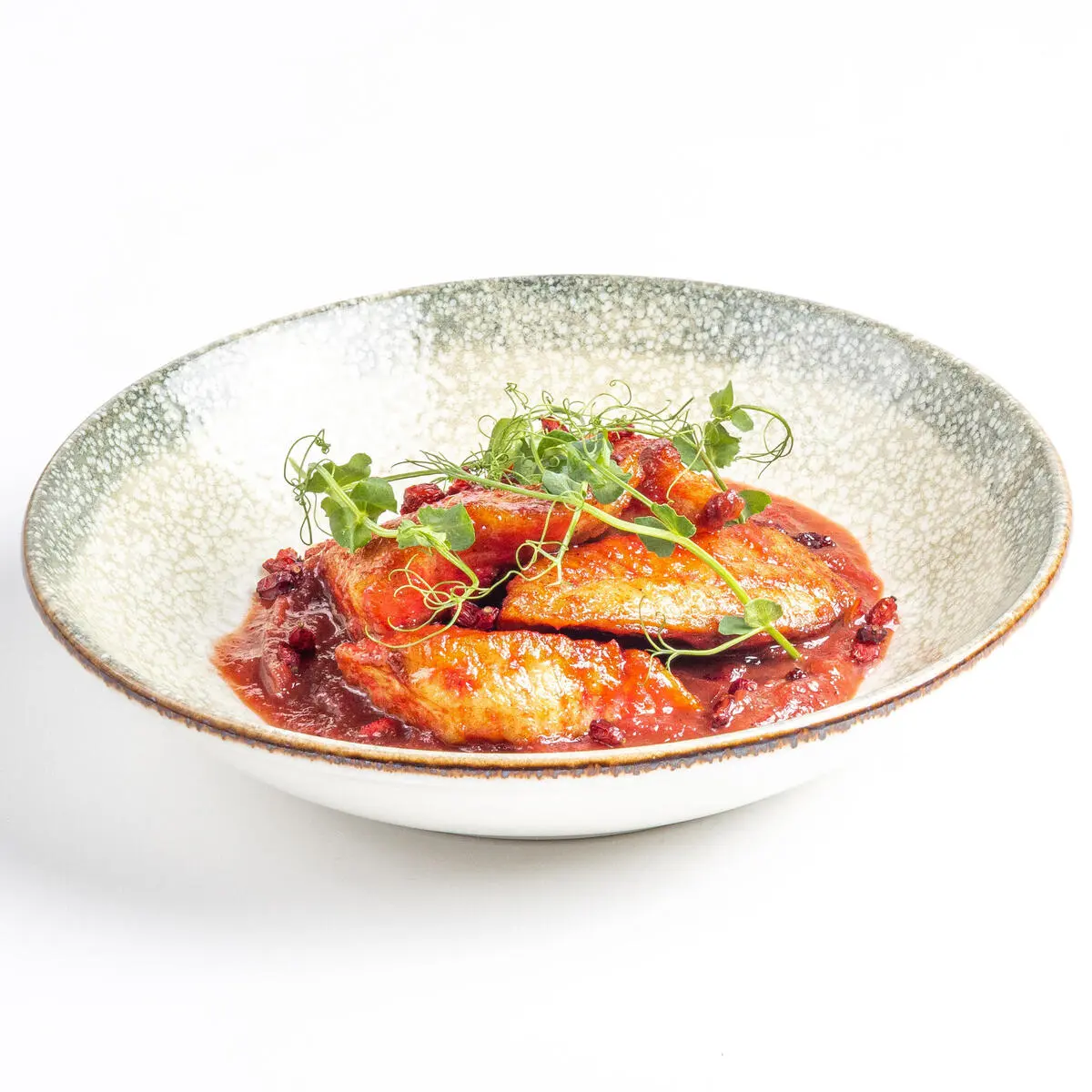 Лосось с гранатом и луком