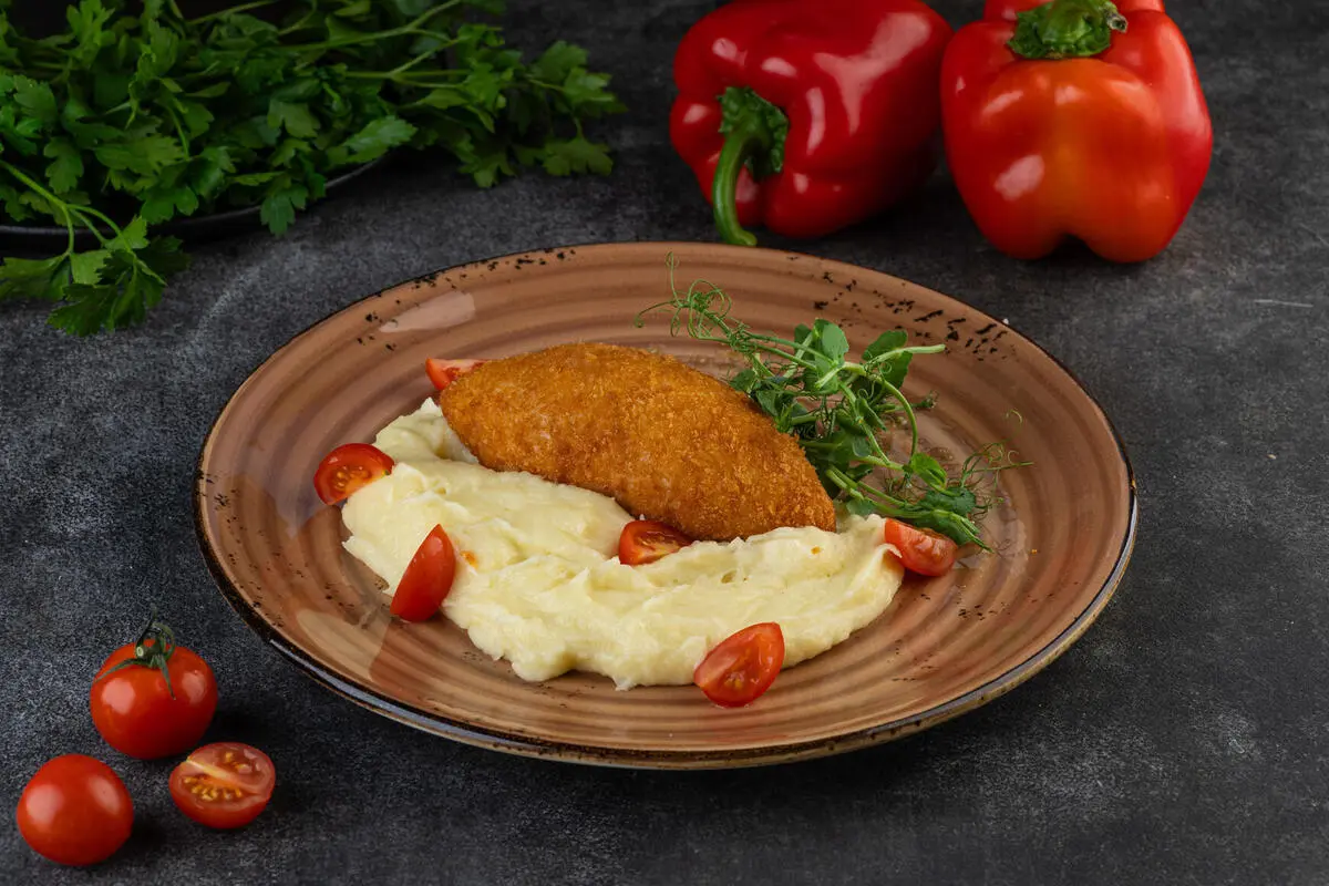 ~ Котлета по-кировски с картофельным пюре 