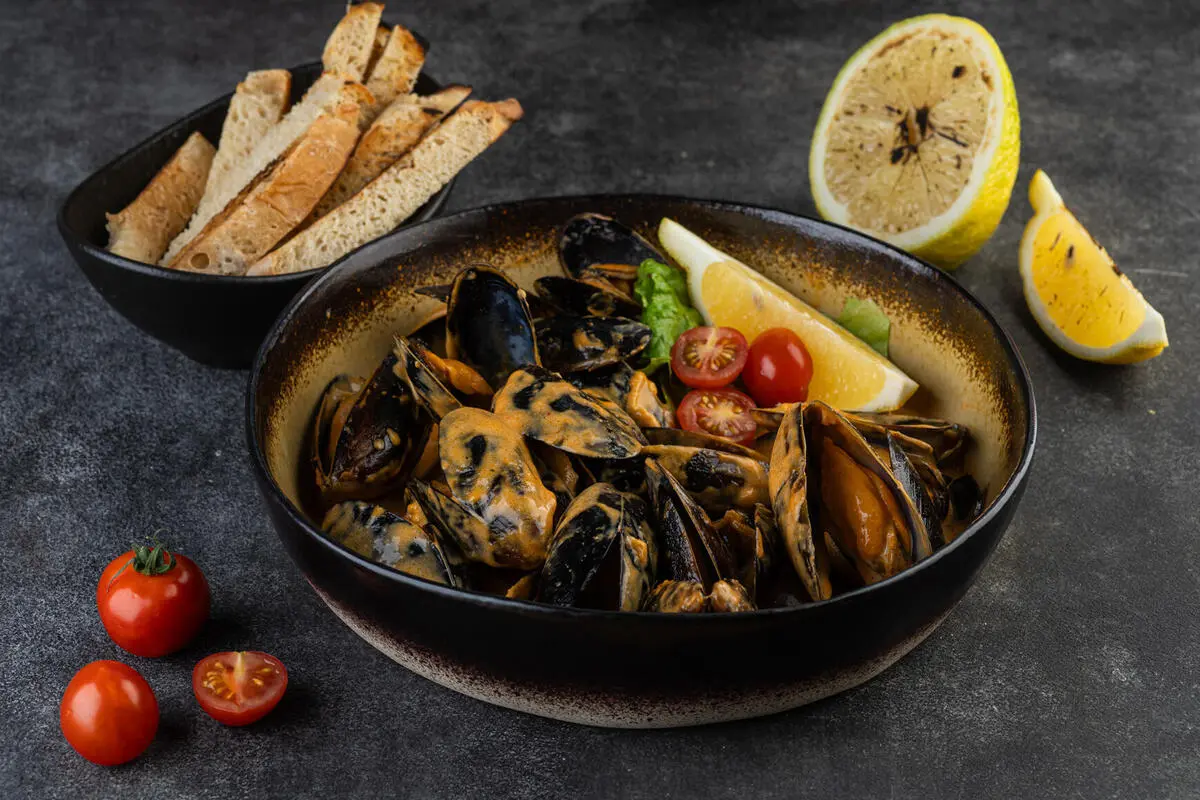 ~ Мидии  в соусе том-ям 