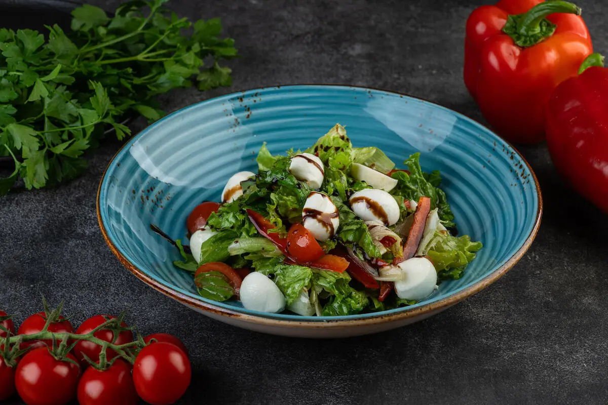 ~ Салат с сыром моцарелла 