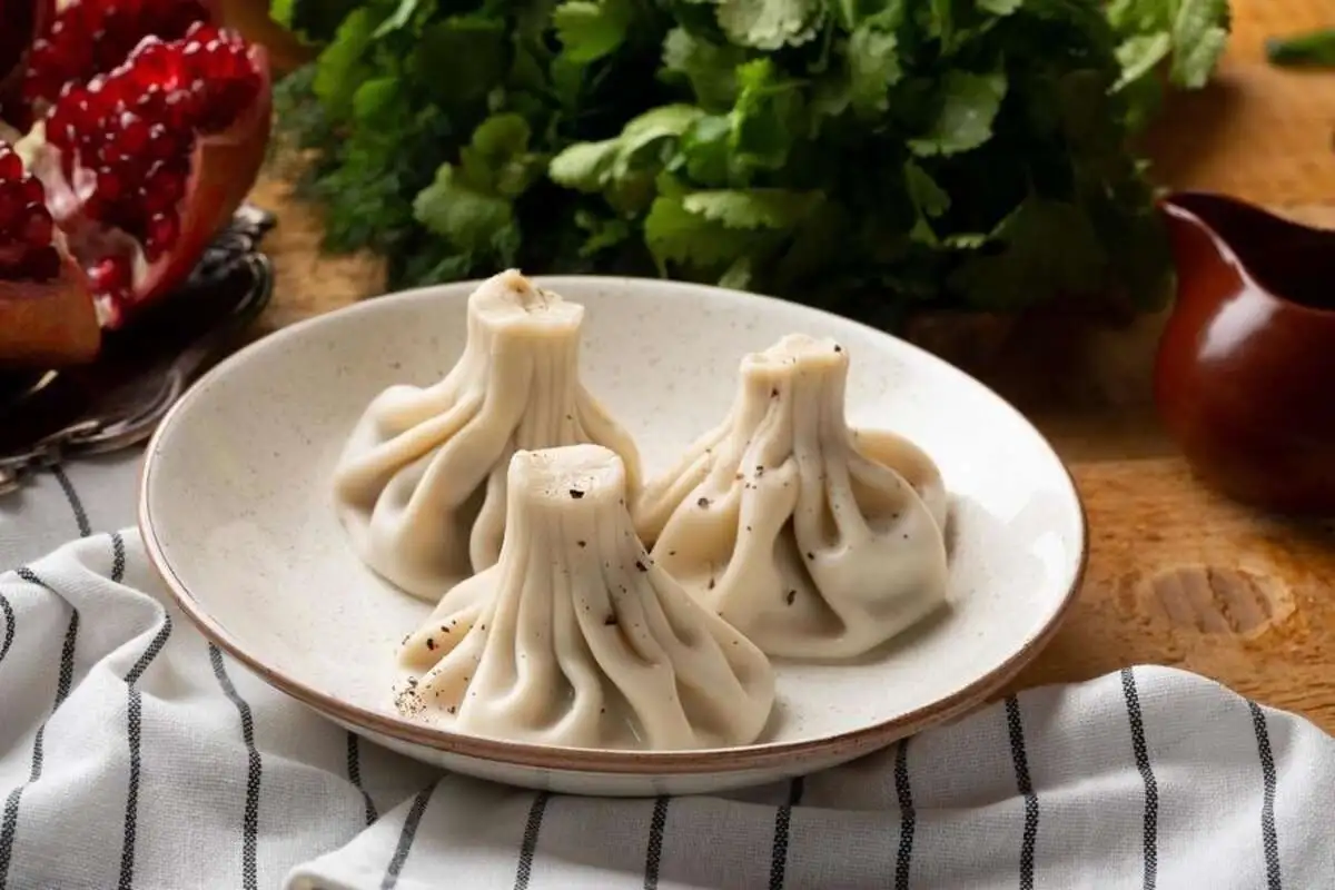Хинкали из телятины и курицы 3 штуки