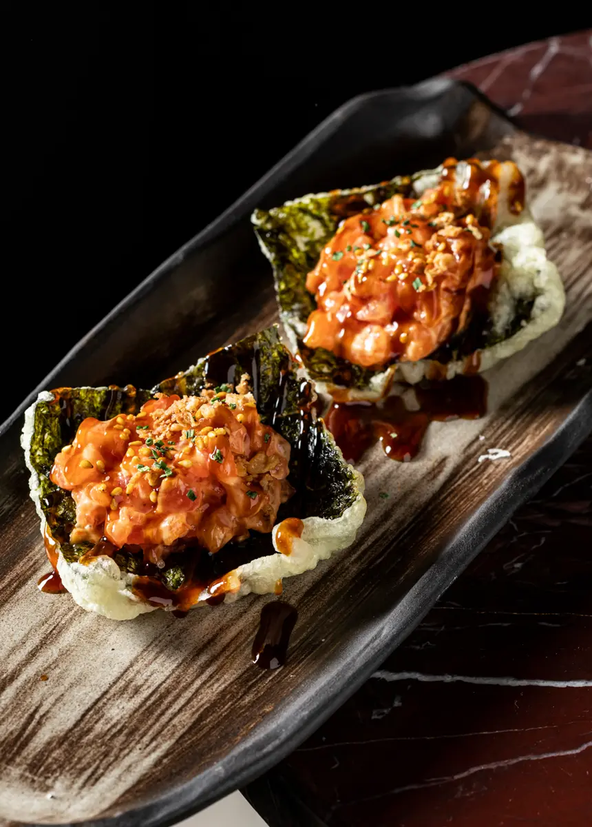 Nori tempura with salmon tuna bigai