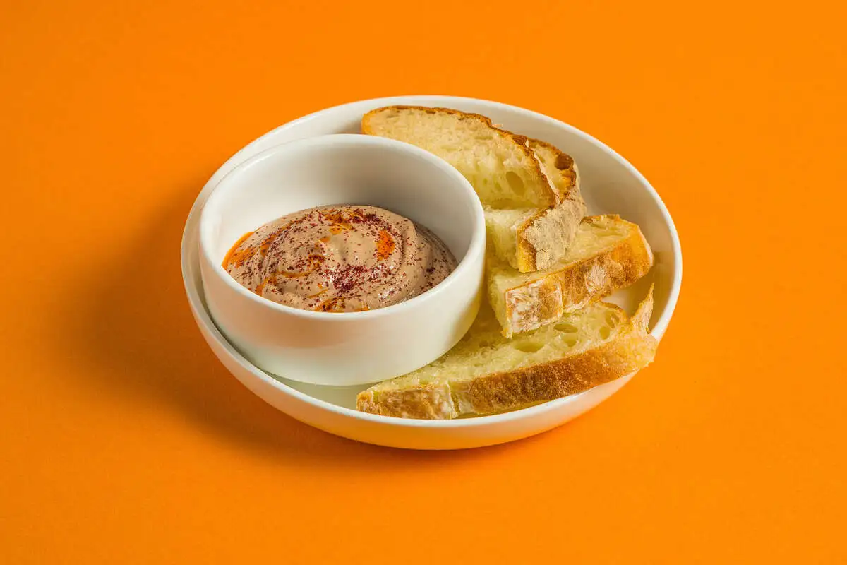 Паштет из куриной печени с хрустящей чиабаттой