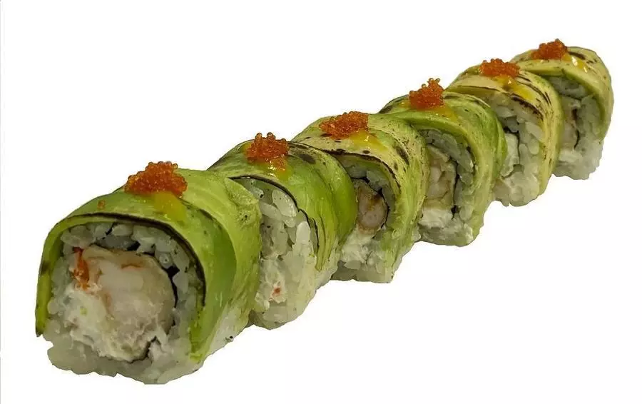 Ролл с обжаренным авокадо и креветками