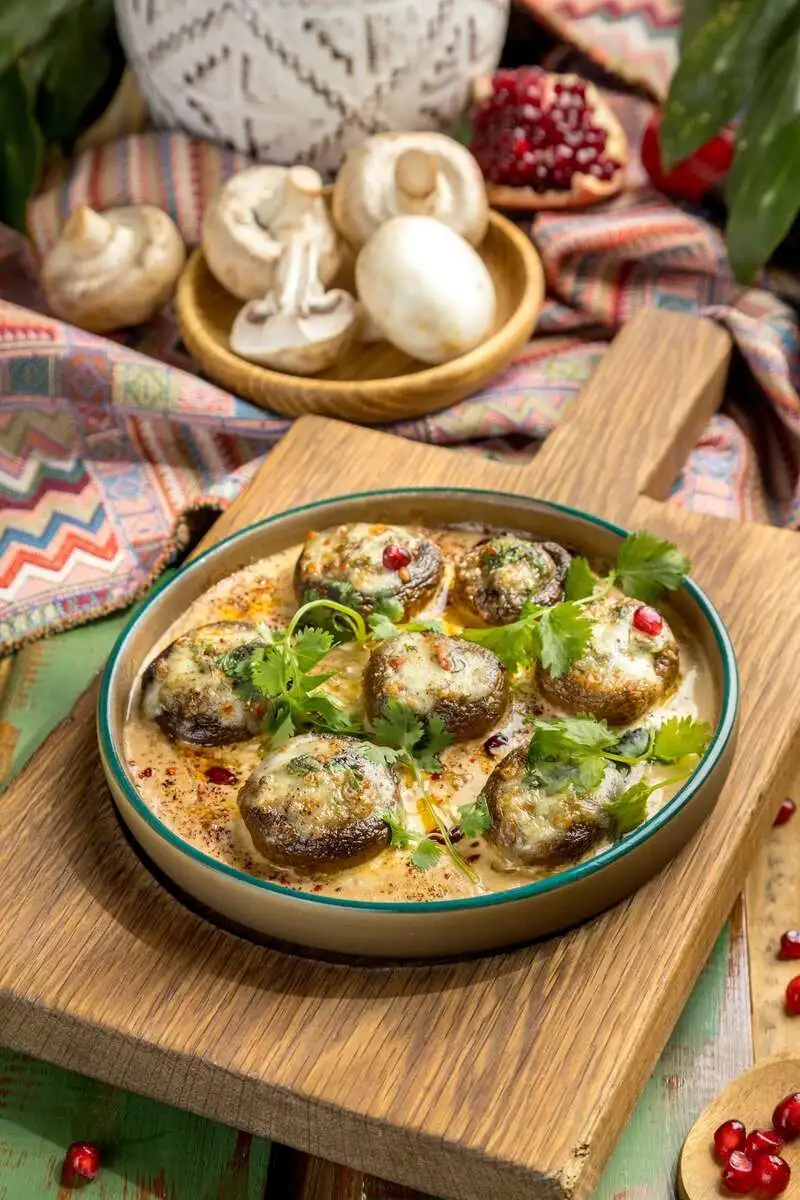 Шляпки шампиньонов с мясной начинкой
