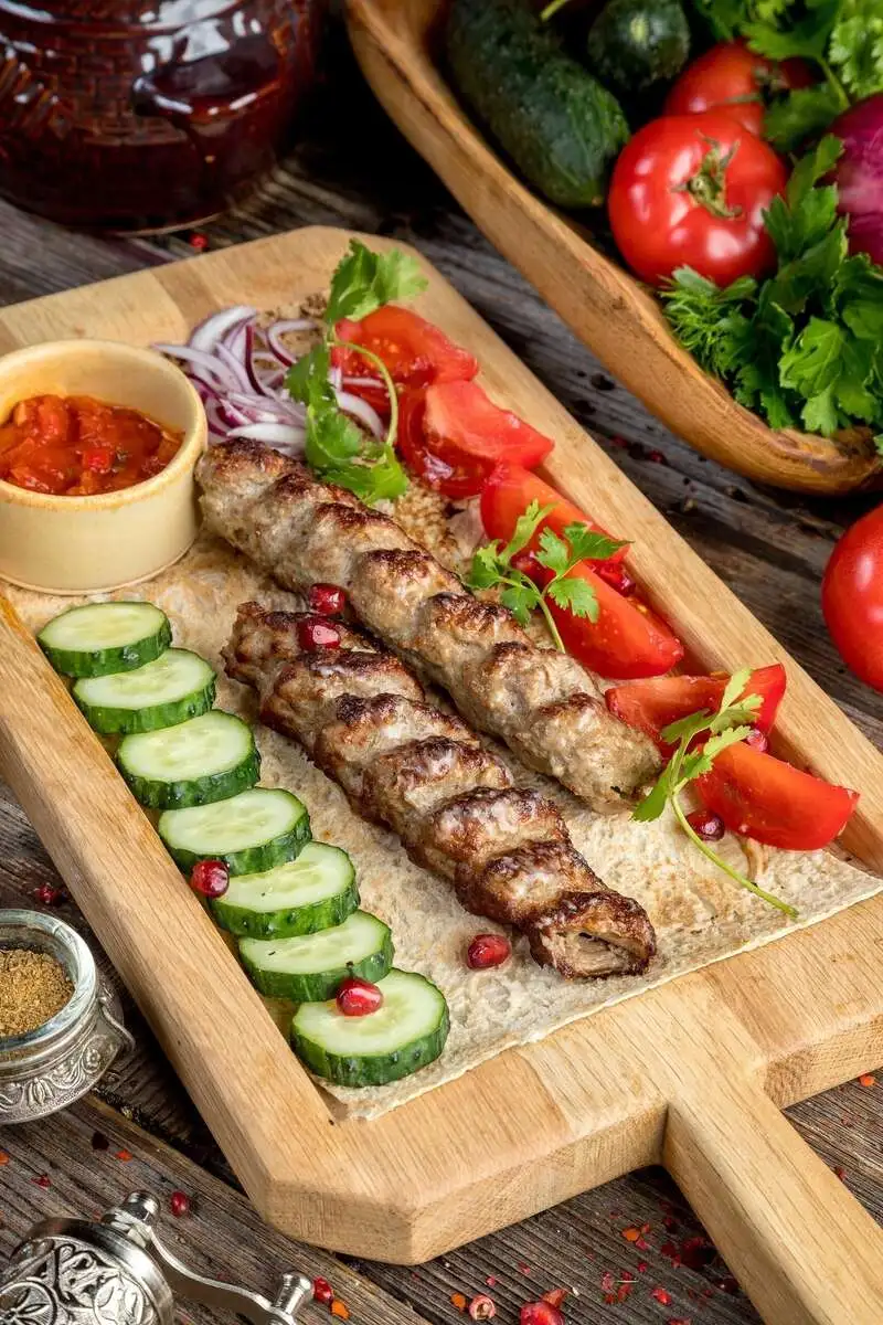 Кебаб из телятины и курицы с сулугуни
