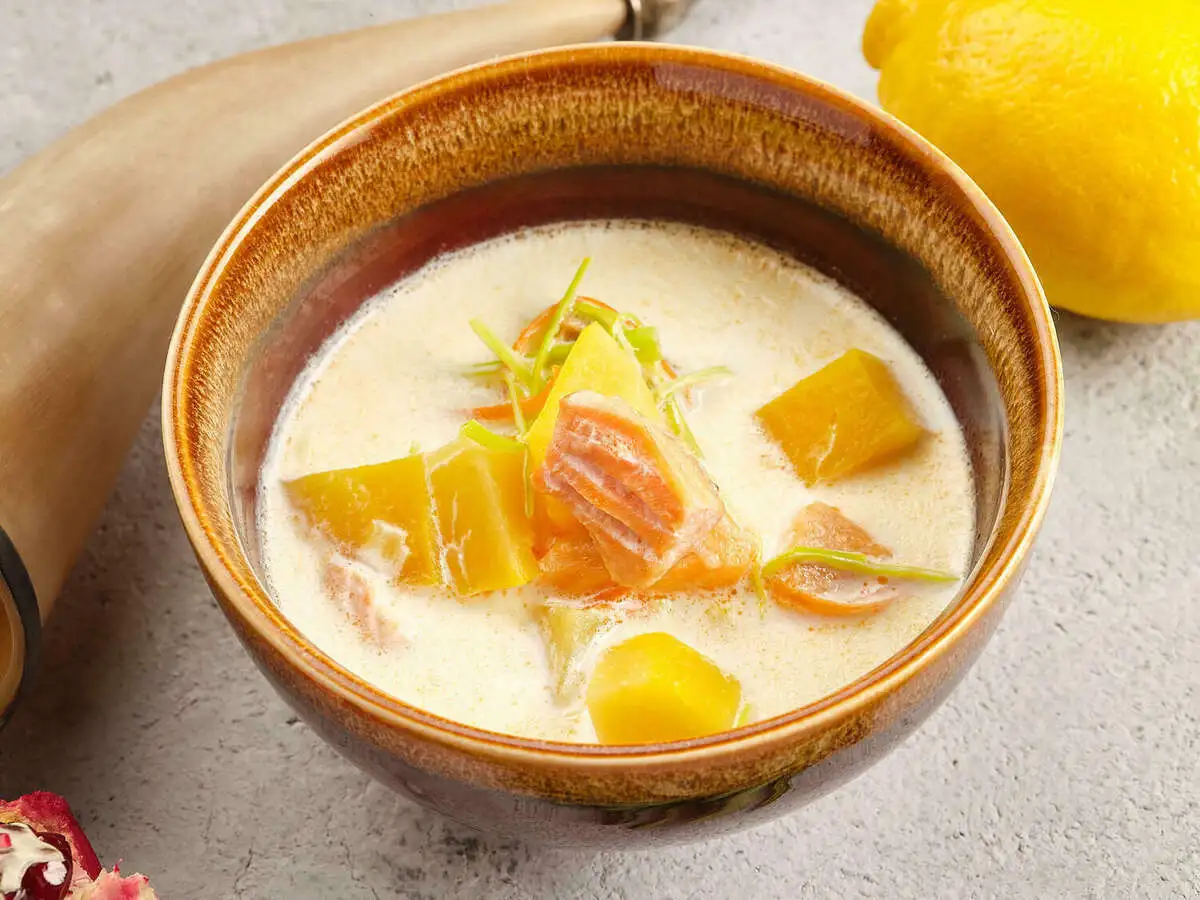 Сливочный суп с лососем