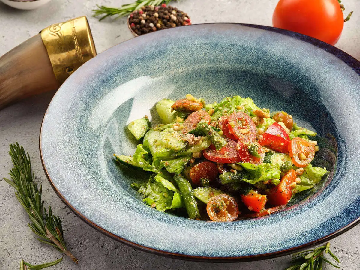 Овощной по-грузински с орехами