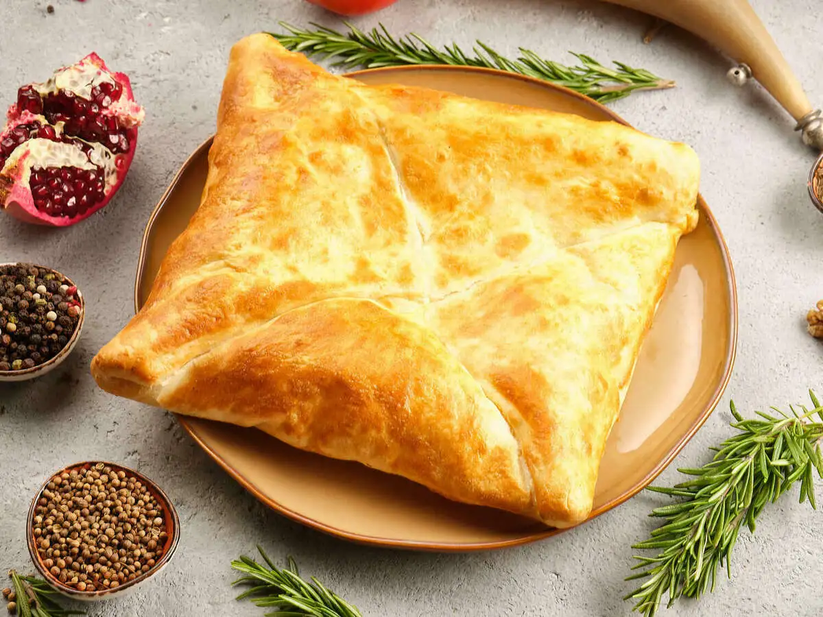 Пиновани Пури с копченым сулугуни