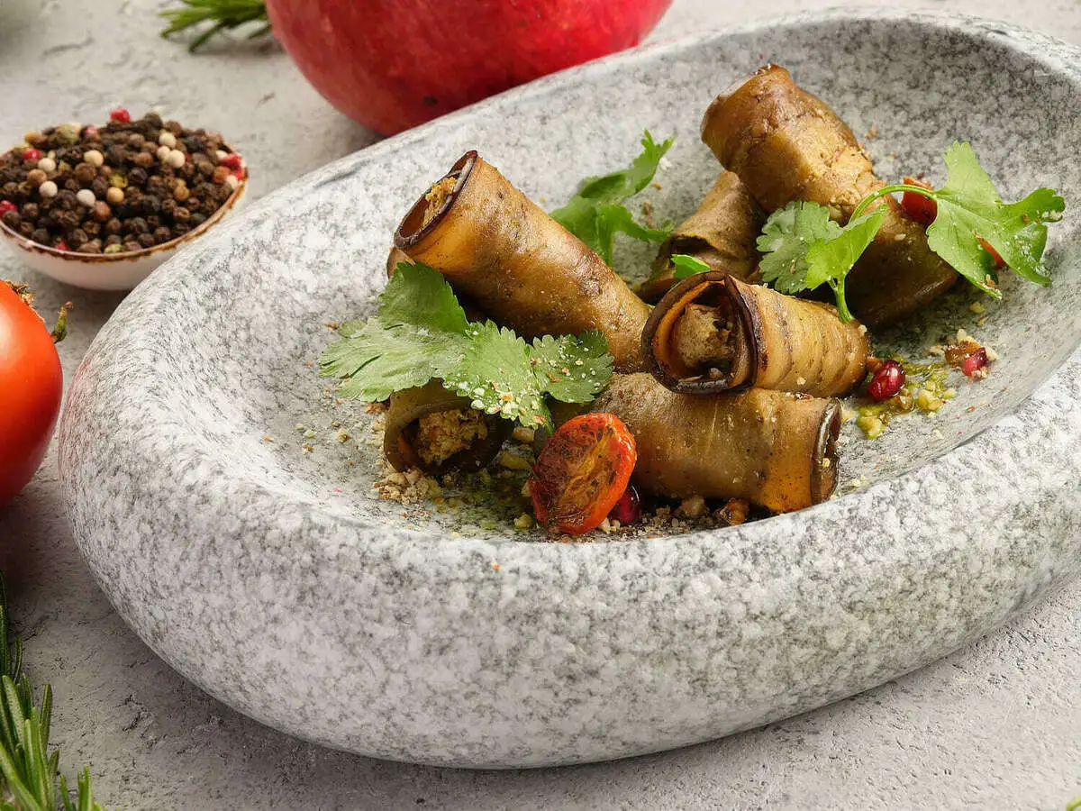 Рулетики из баклажан