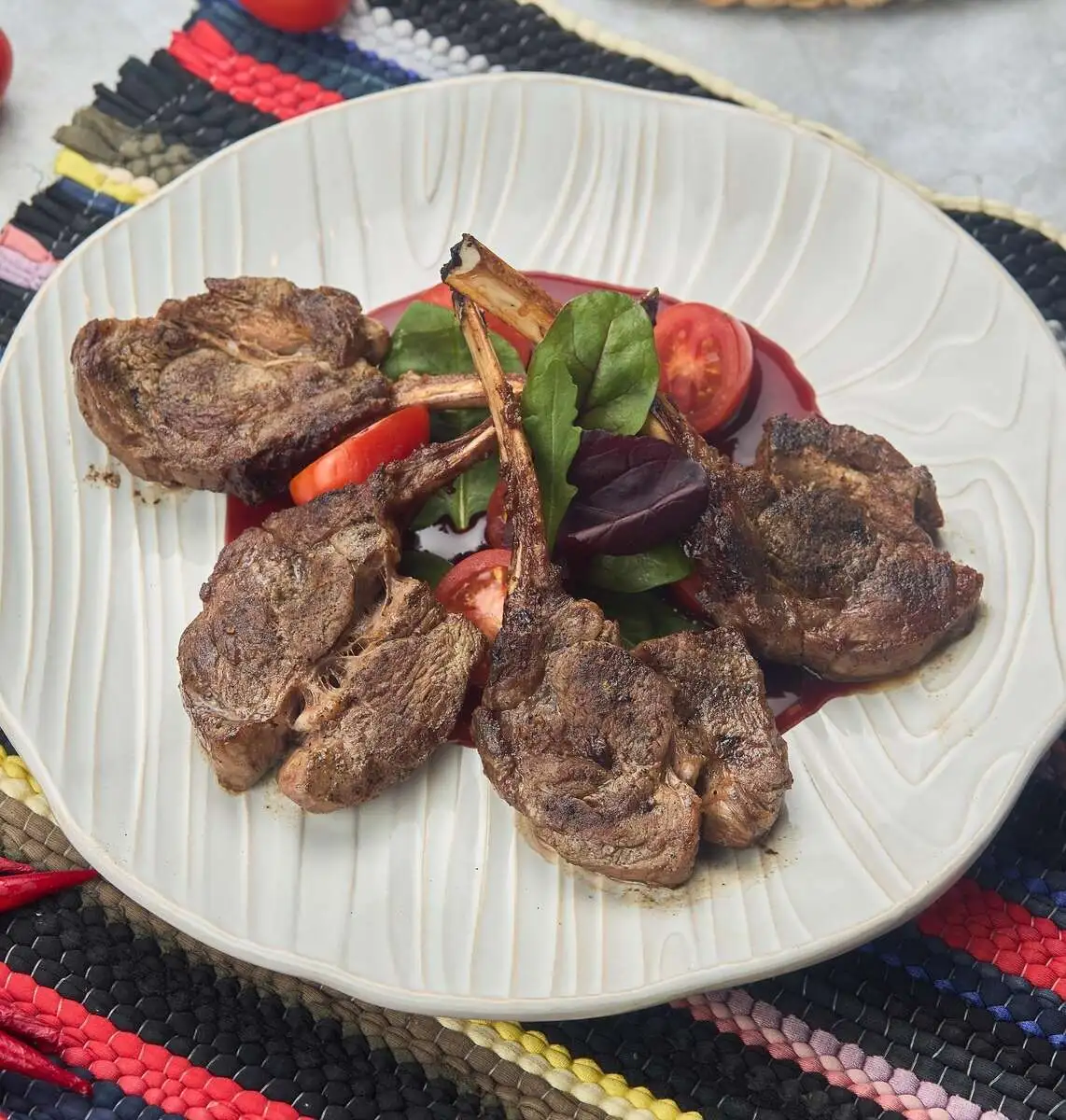 Каре ягненка с брусничным соусом