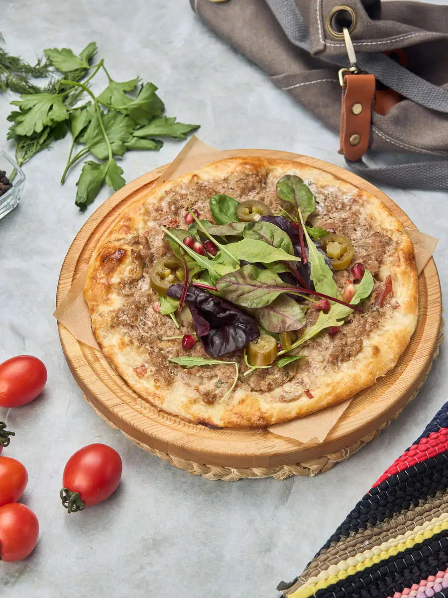 Открытый грузинский пирог с бараниной