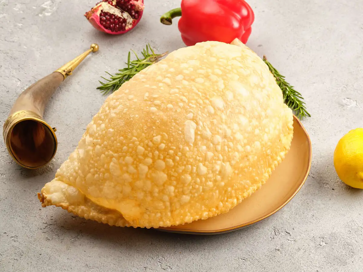 Чебурек с телятиной и сыром