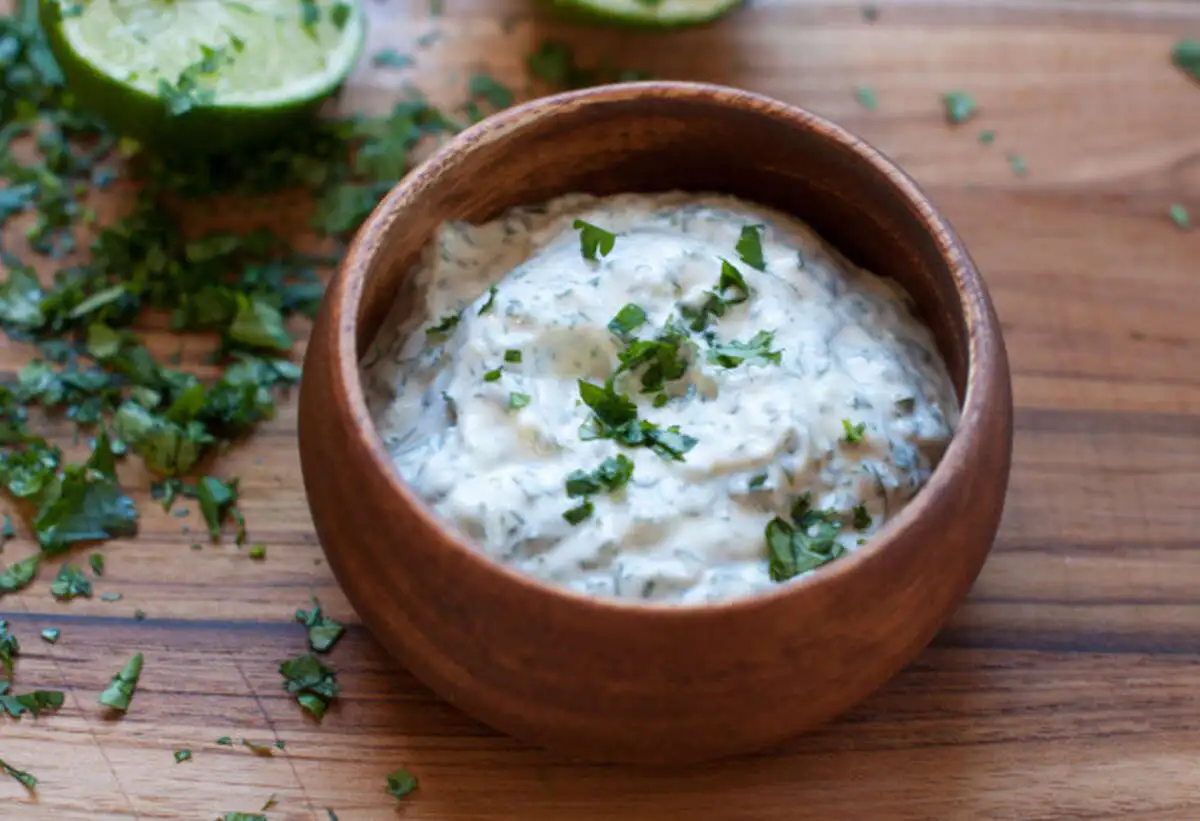 Мацони с чесноком