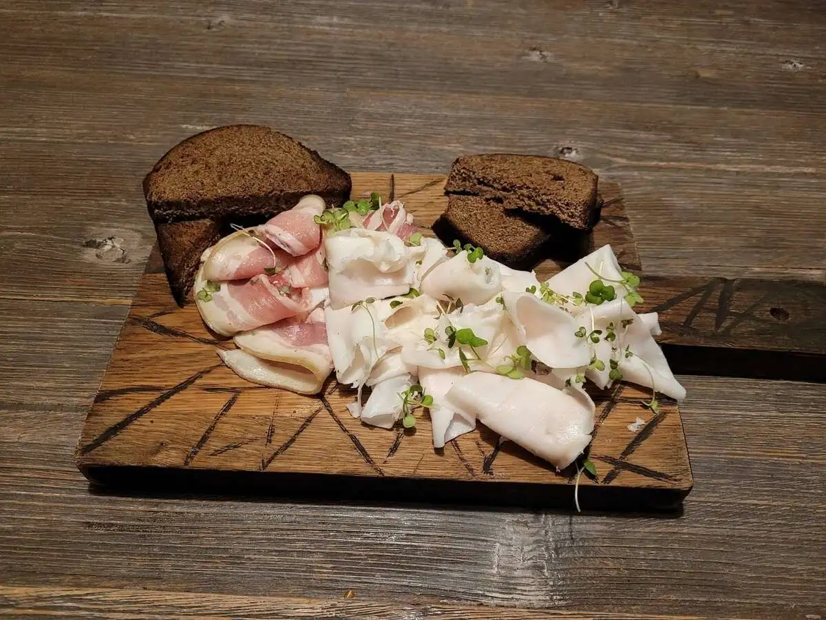 Сало классическое с гренками