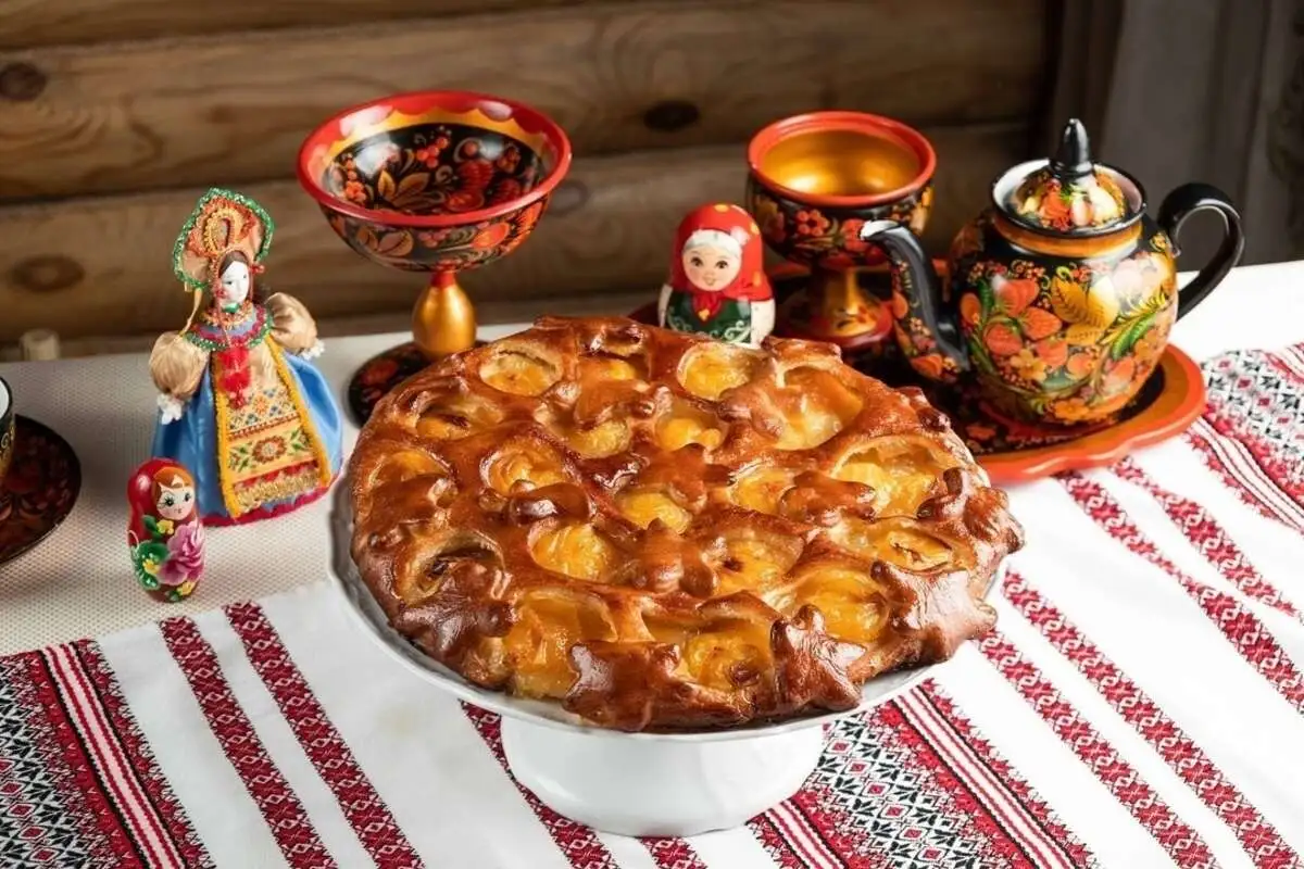 Пирог сладкий с яблоками
