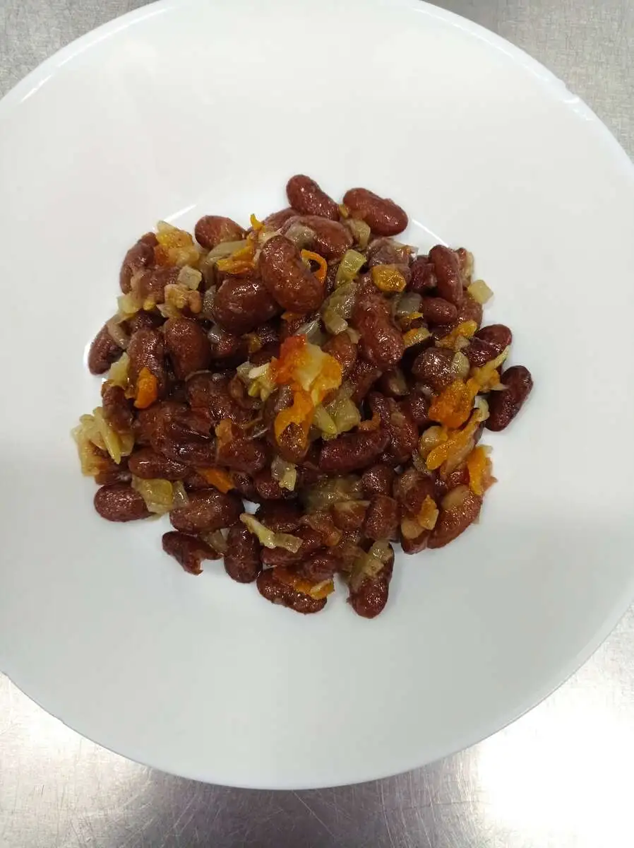 Фасоль цельная с овощами