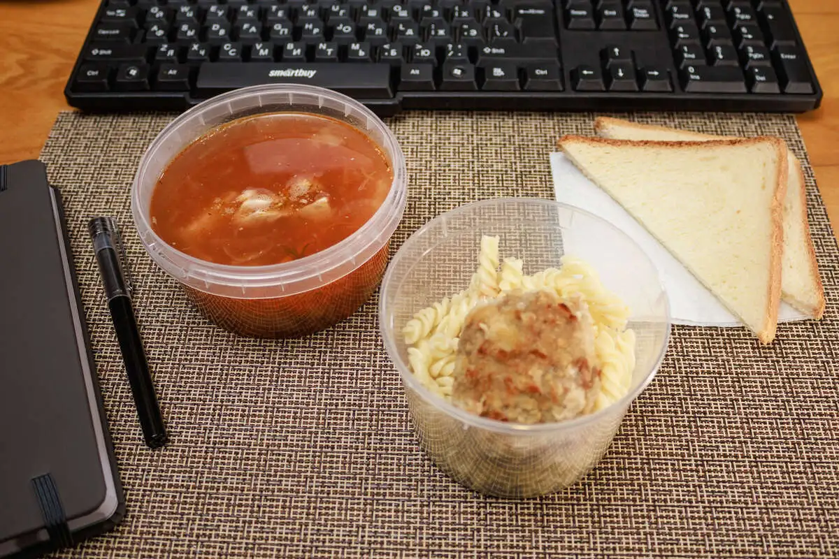 2 Мясной комбо: Щи с фасолью, Котлета домашняя с макаронами