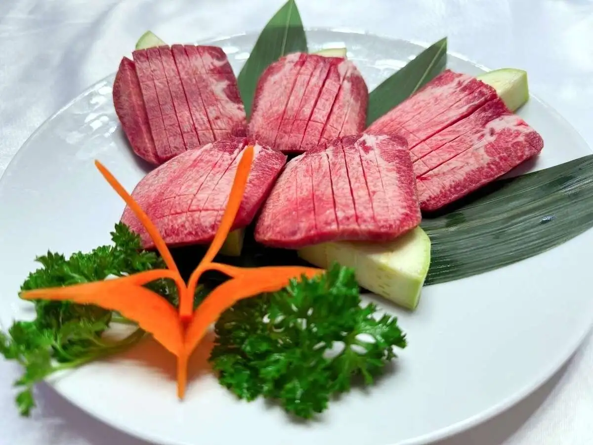 Говяжий язык с кабачками 原味厚切牛舌