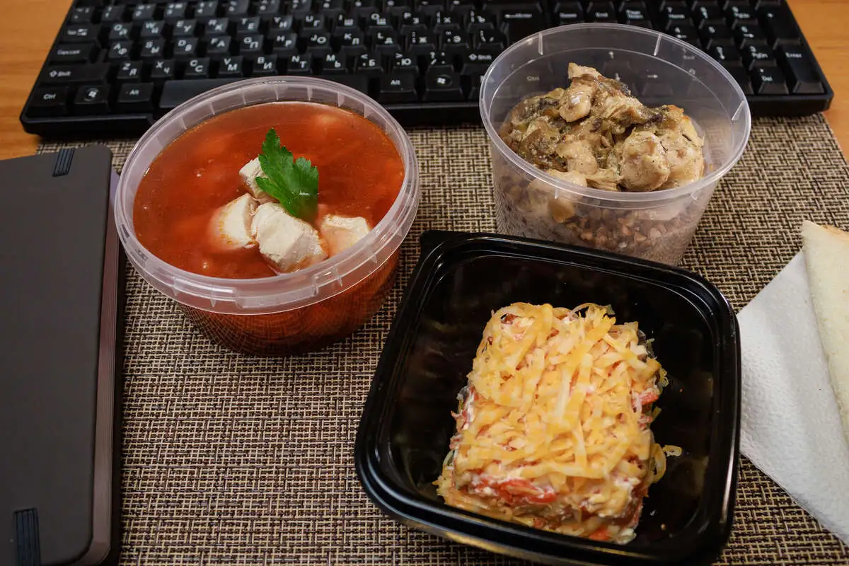 3 Чикен: Русская красавица, Борщ с курицей, Фрикасе из курицы с гречей