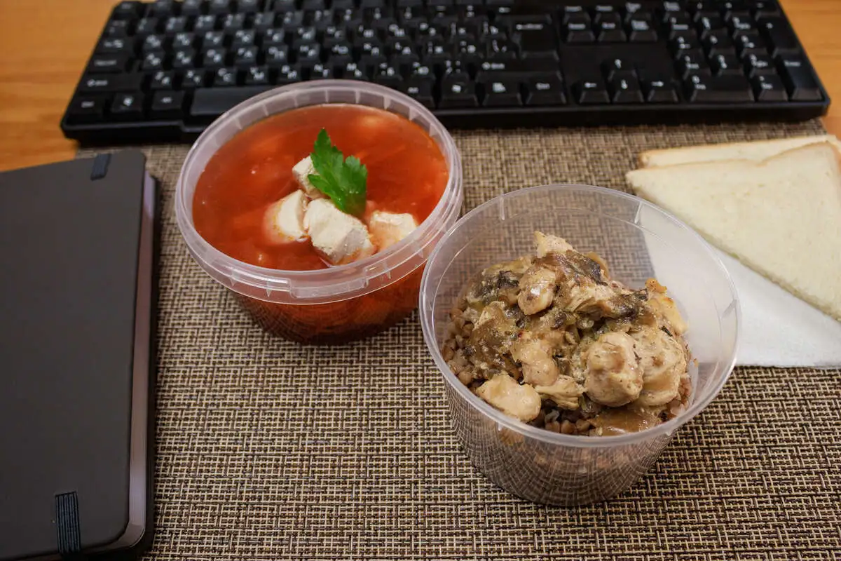 2 Чикен: Борщ с курицей, Фрикасе из курицы с гречей