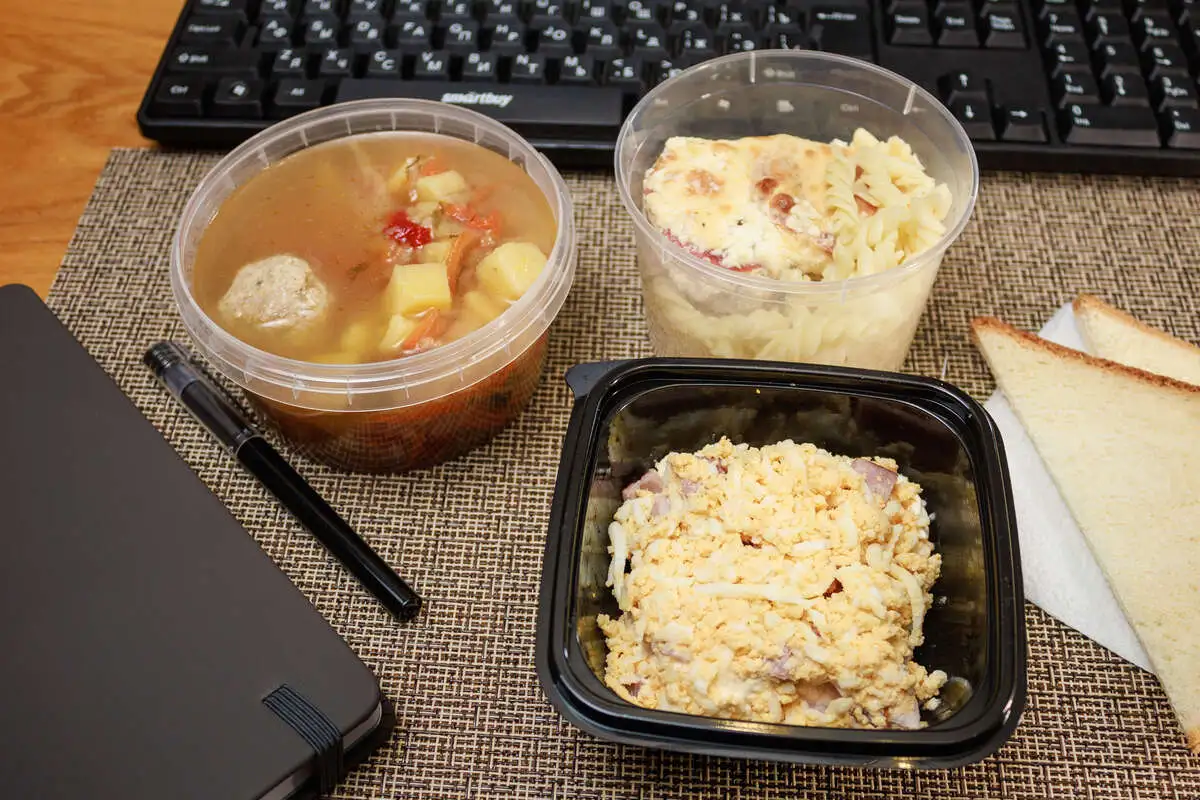 3 Мясной: Гудвин, Щи с тефтелей, Эскалоп из свинины с макаронами