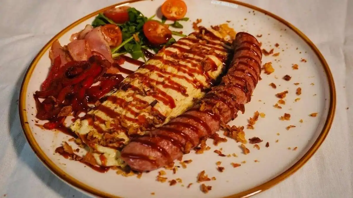 Омлет с сосиской и беконом 285г