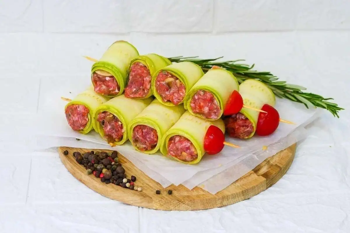 Рулетики из кабачков с мясным фаршем и шампиньонами