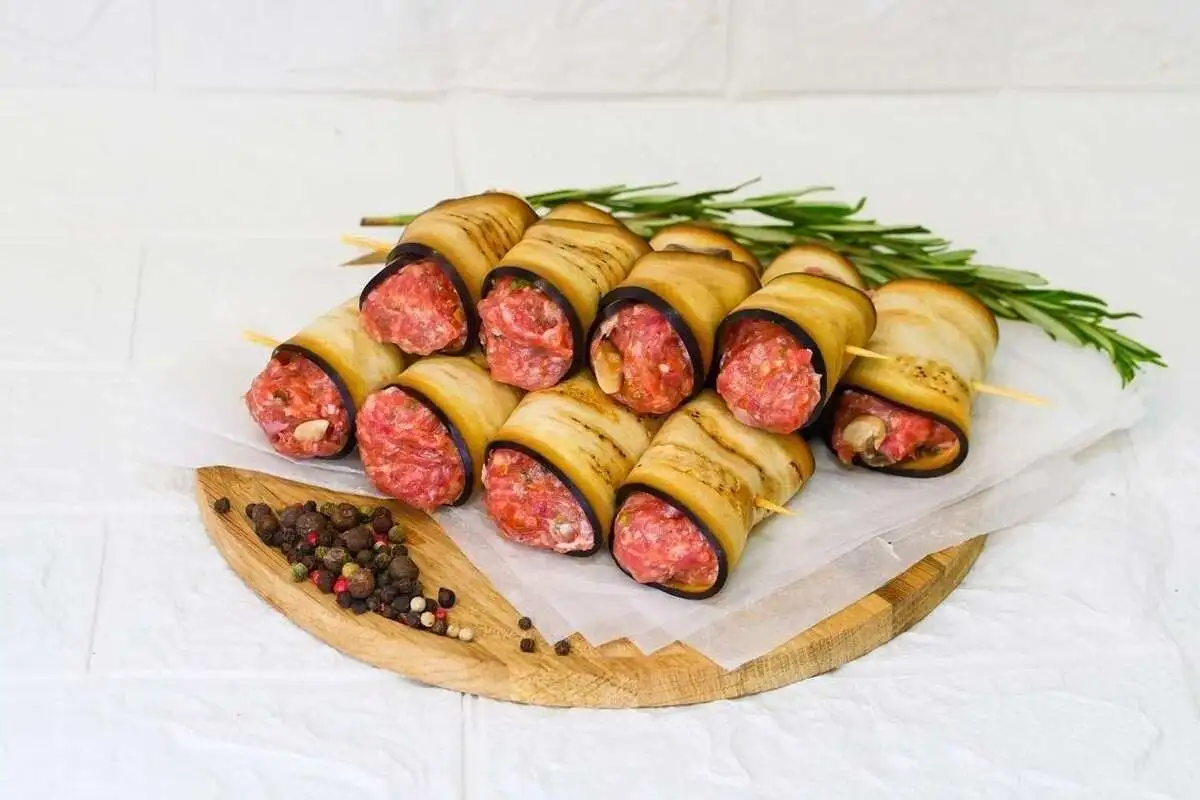 Рулетики из баклажанов с мясным фаршем