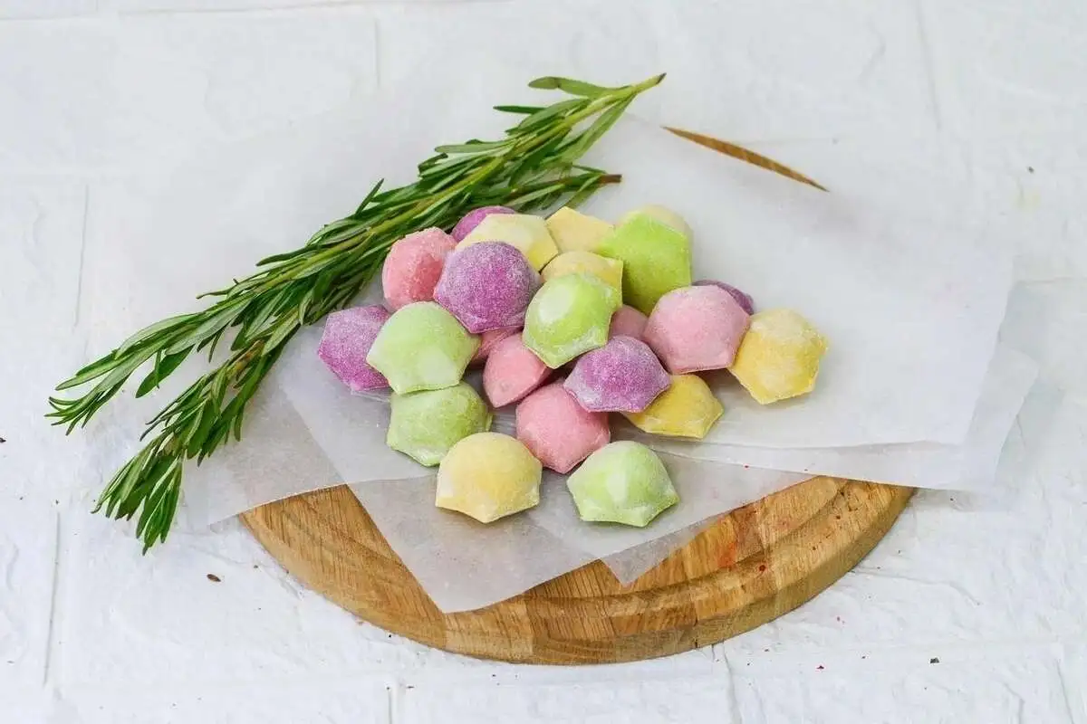 Пельмени детские цветные из куриного филе и свинины