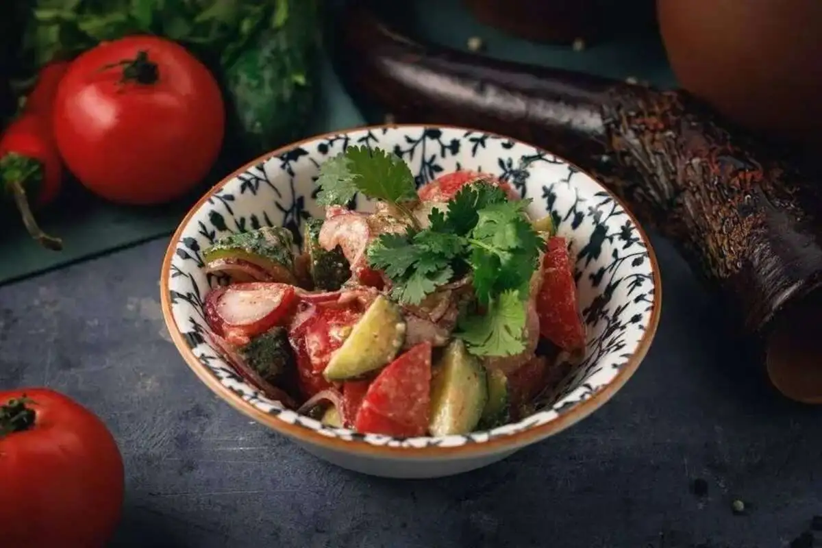 Салат по-грузински с орехами