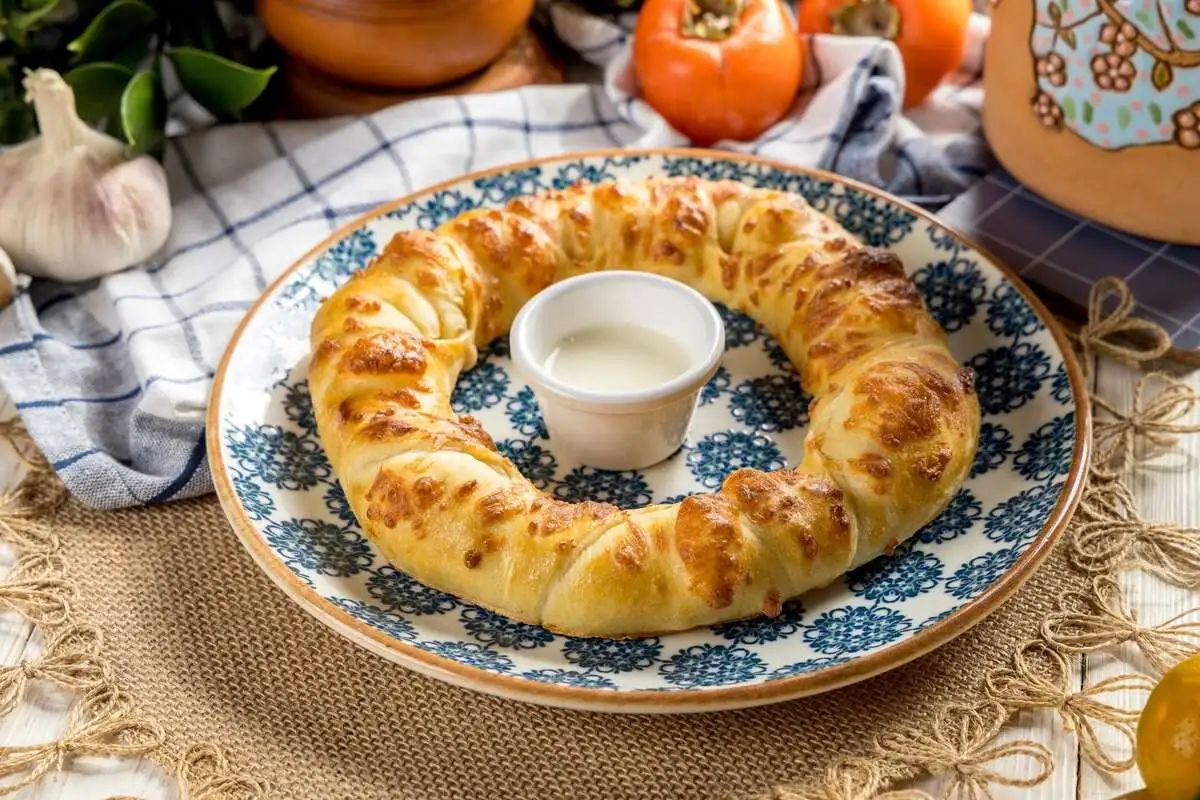 Хачапури-колечко с ветчиной и сыром