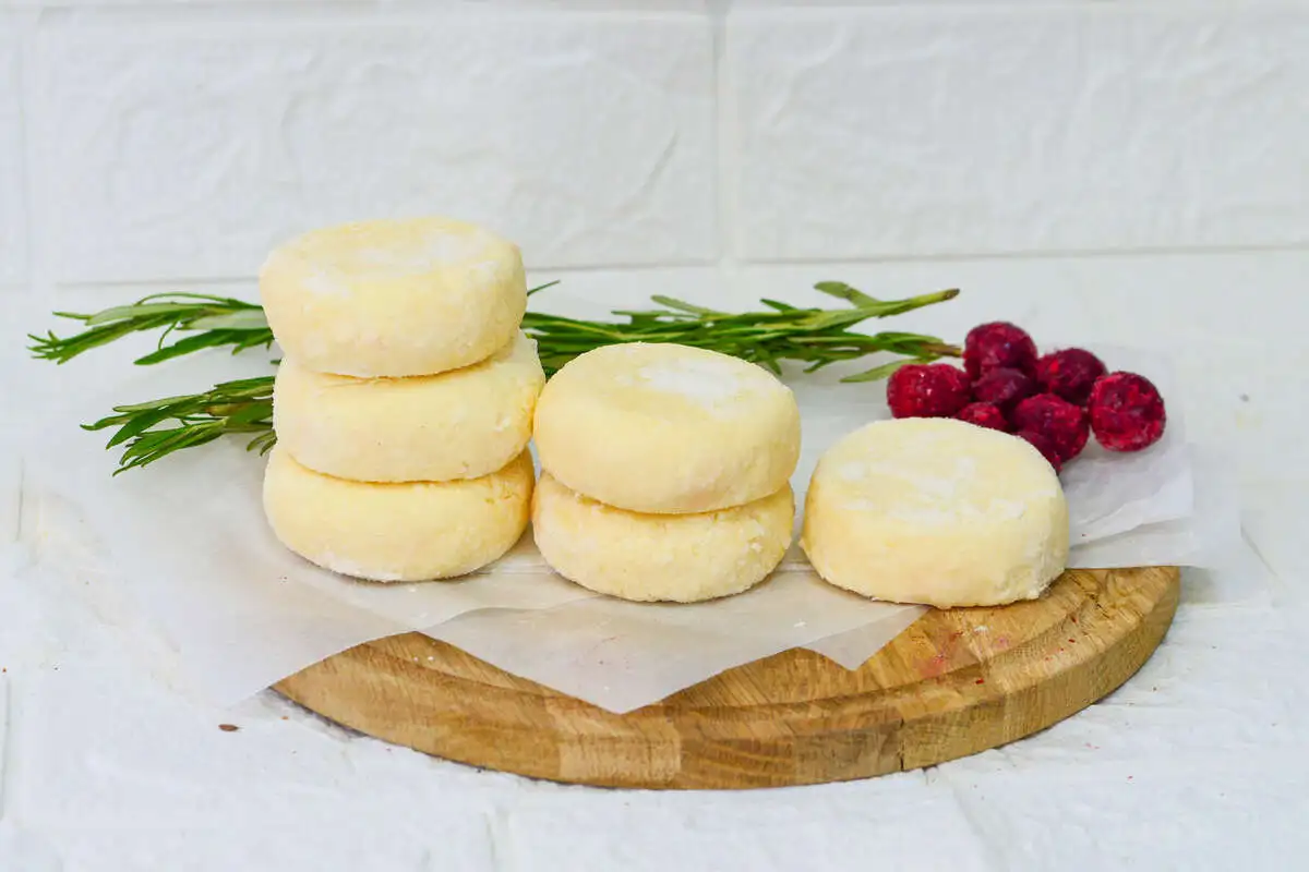 Сырники из творога с клюквой