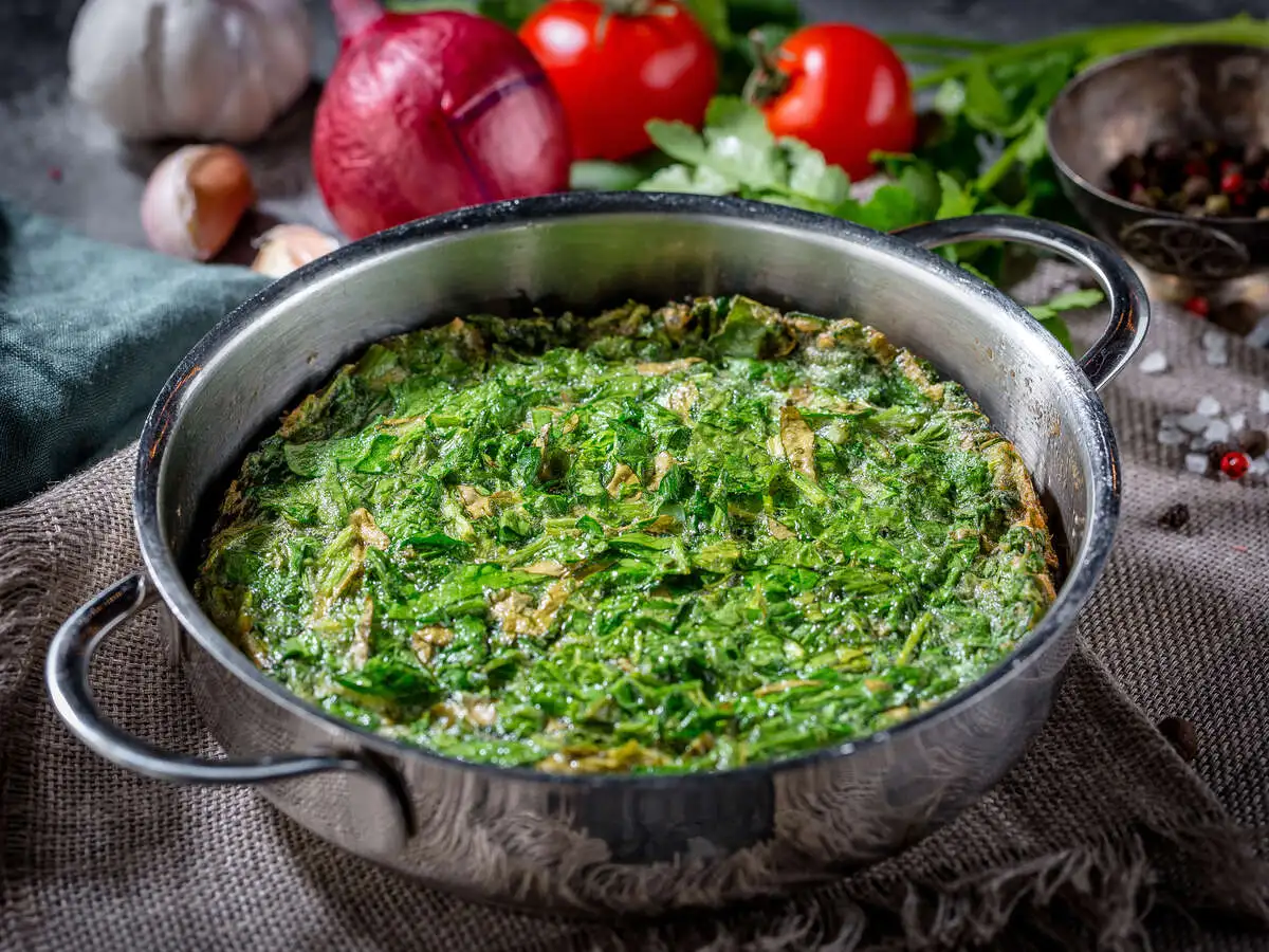 Кюкю с зеленью