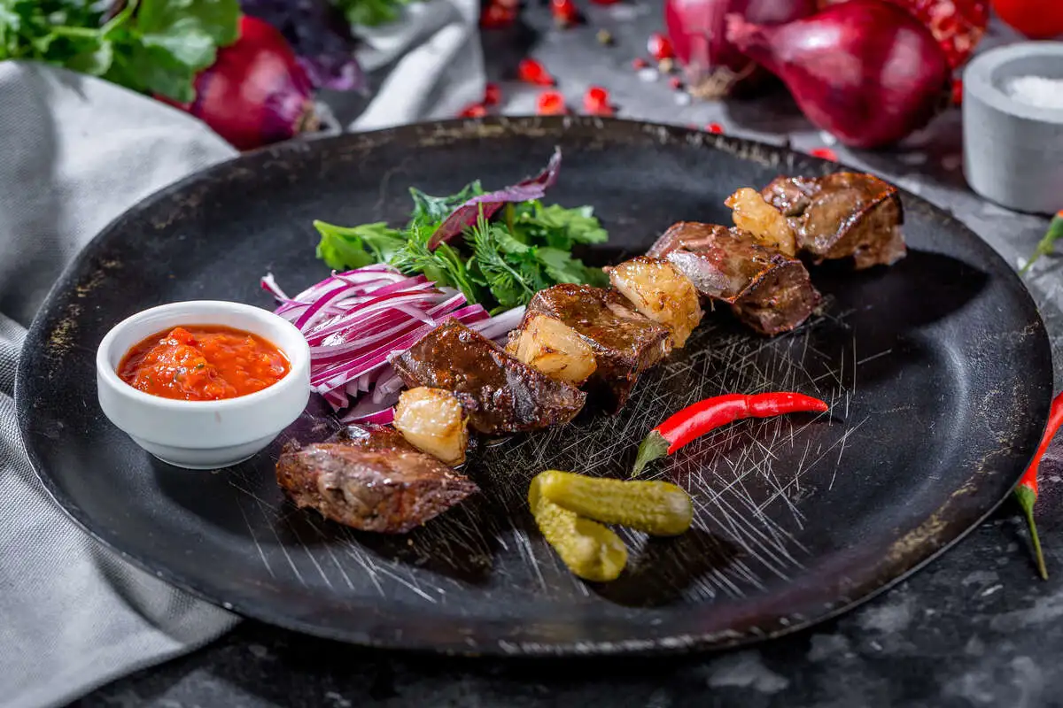 Шашлык из бараньей печени с курдюком
