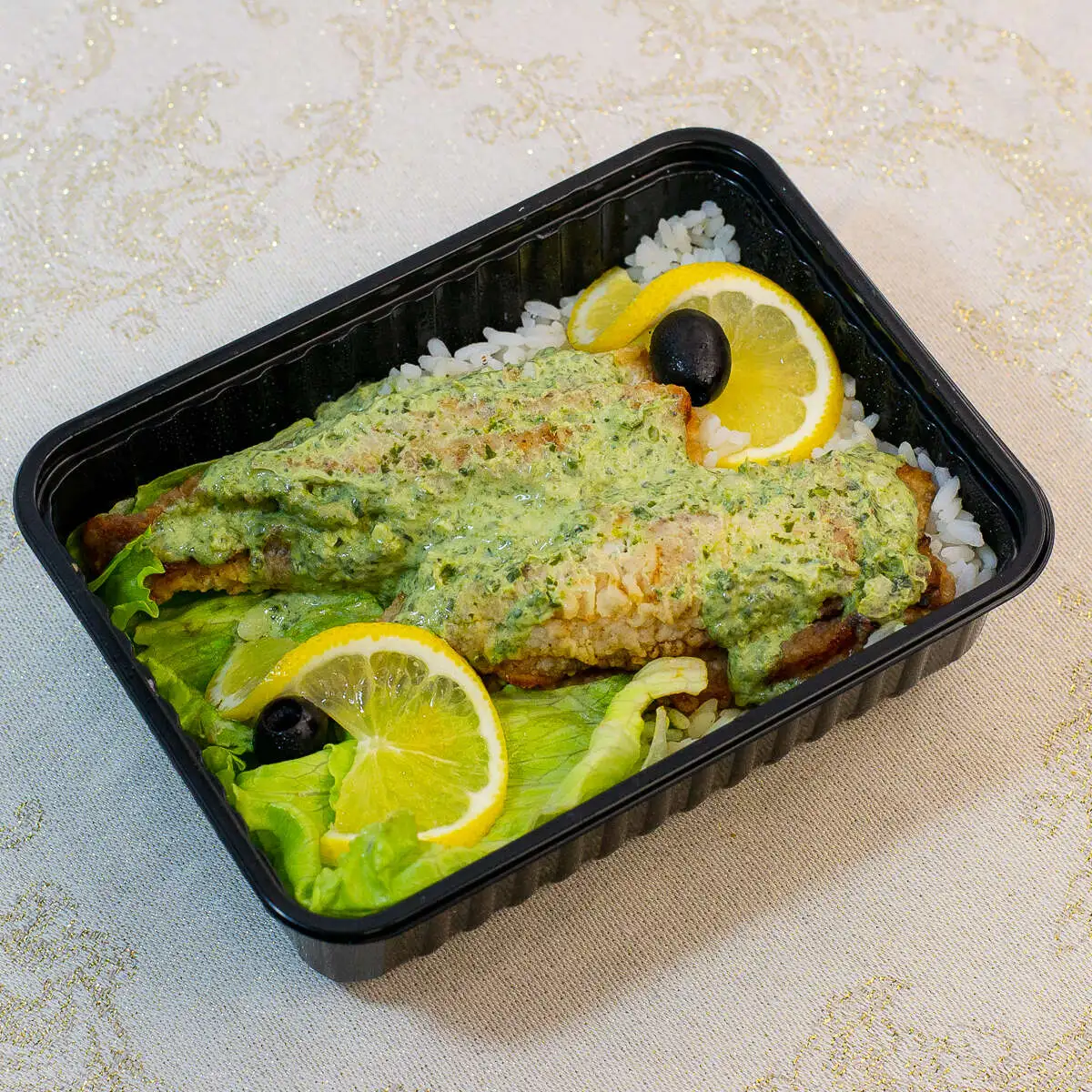 Филе морского окуня гриль с рисом и шпинатом
