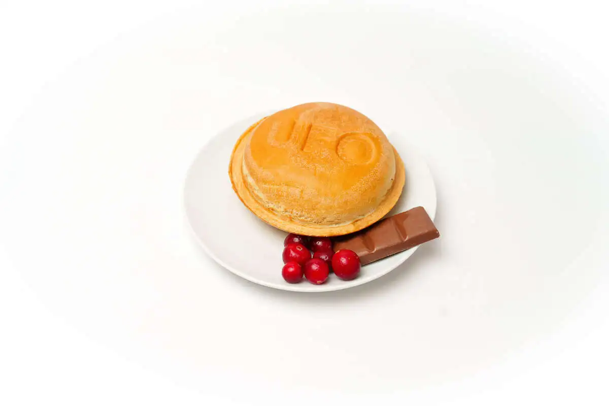 УФО бургер с вишневым конфитюром, 120 г*