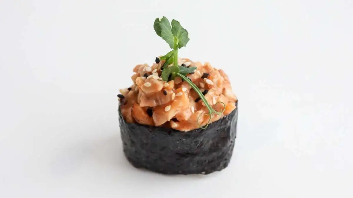 Гункан с курицей терияки