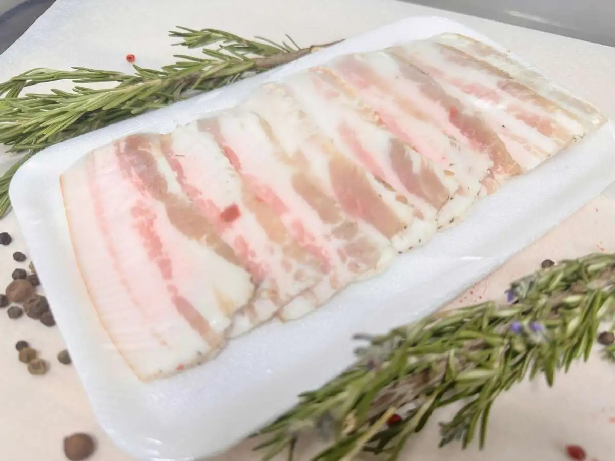 Грудинка солёная нарезка