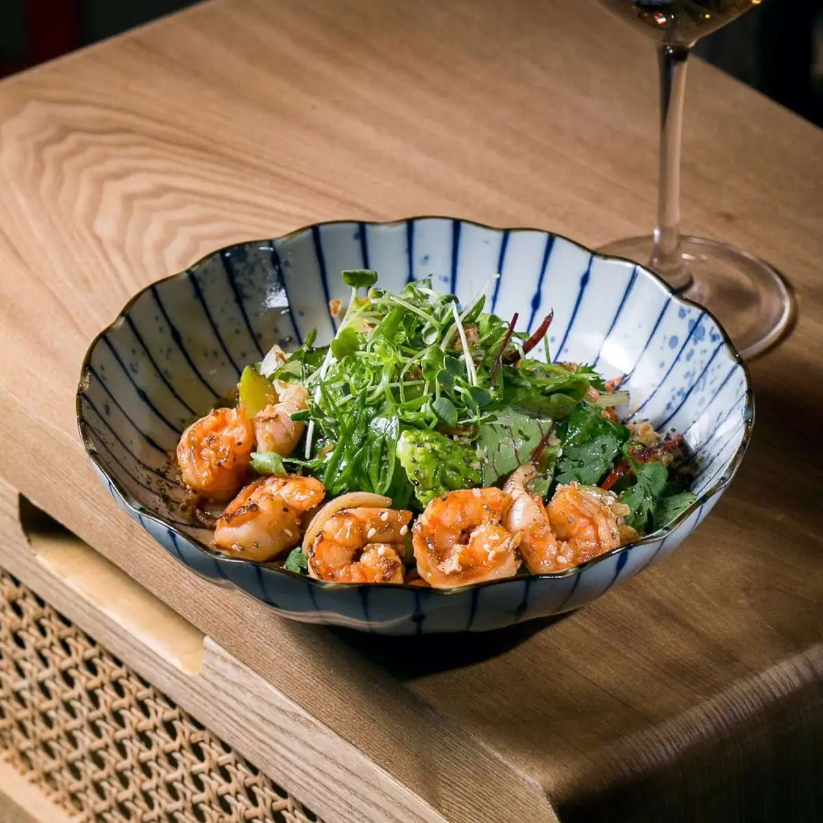 Салат с креветками и кальмаром