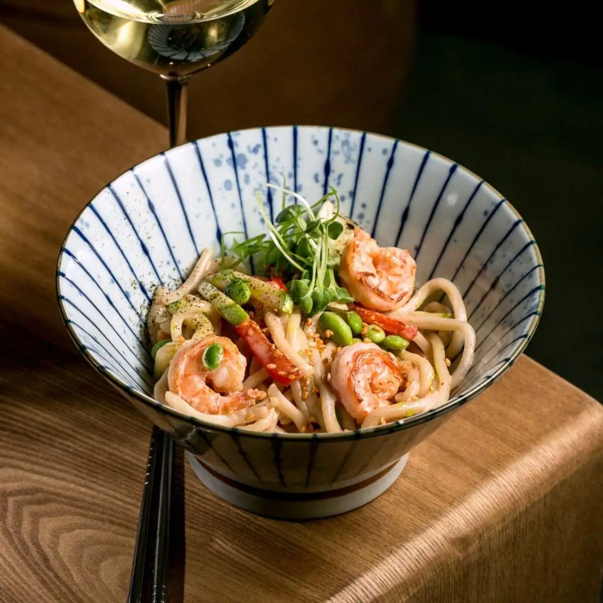 Удон с креветками в сливочном кимчи