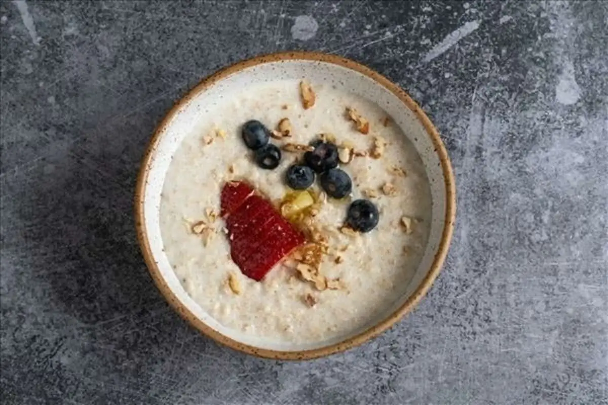 Каша овсяная с бананом и пеканом