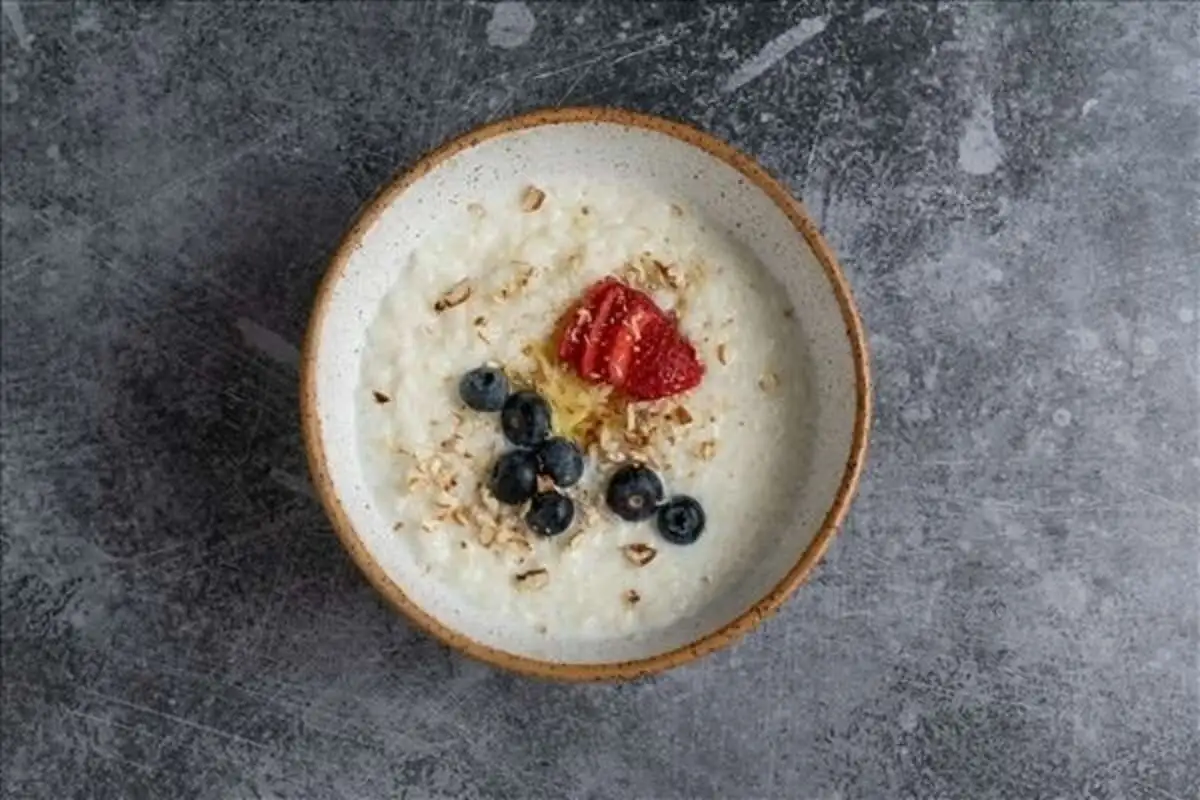 Каша рисовая с бананом и пеканом