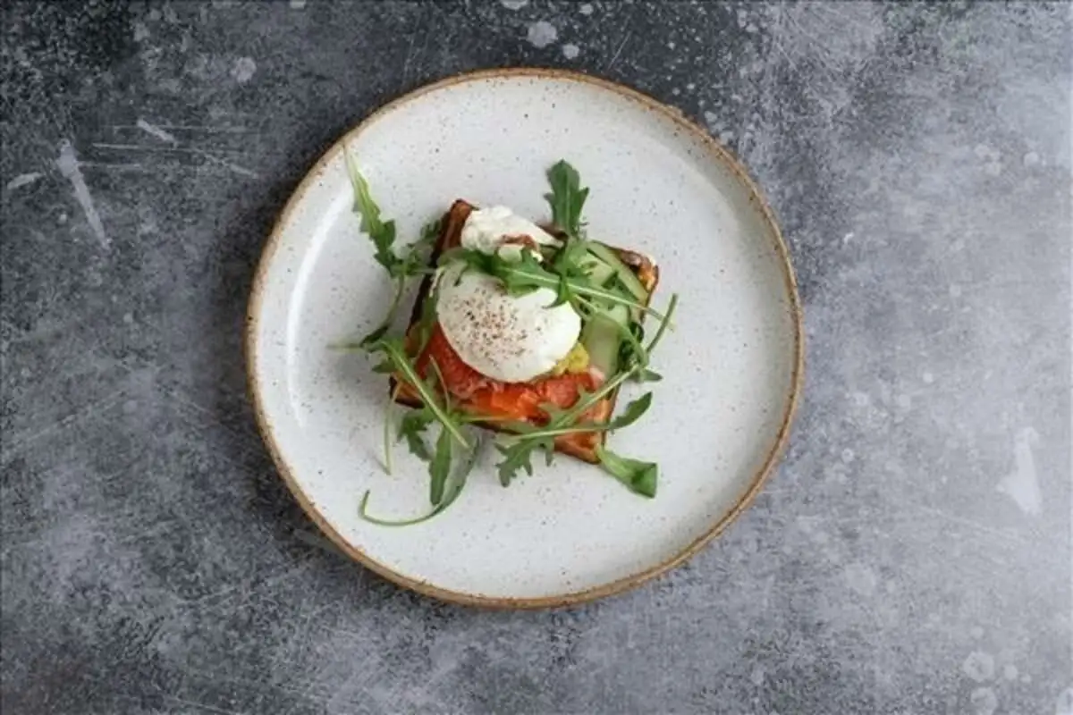 Картофельные вафли с форелью и гуакамоле